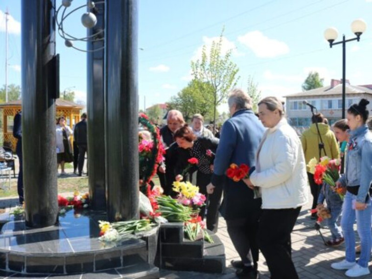 В Красной Горе состоялся митинг, посвященный 39-й годовщине аварии на Чернобыльской АЭС. В Красной Горе состоялся митинг, посвященный 39-й годовщине аварии на Чернобыльской АЭС.